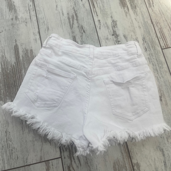 🌸 White Distressed Button-Front Shorts – Women’s Size Small, Raw Hem - Picture 8 of 13